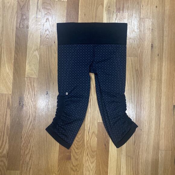 Lululemon Ebb And Flow Crop II Leggings Size 4 Seamless Dark Grey Black Print - Picture 5 of 5